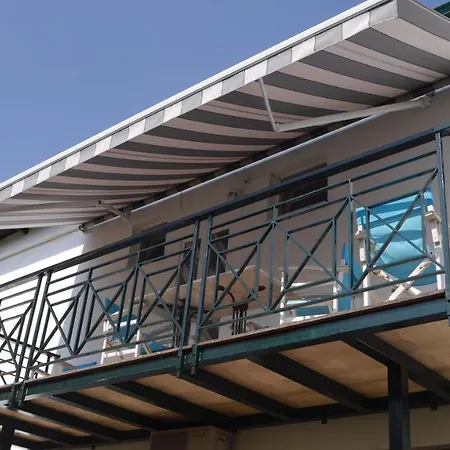Blue Sky Apartment